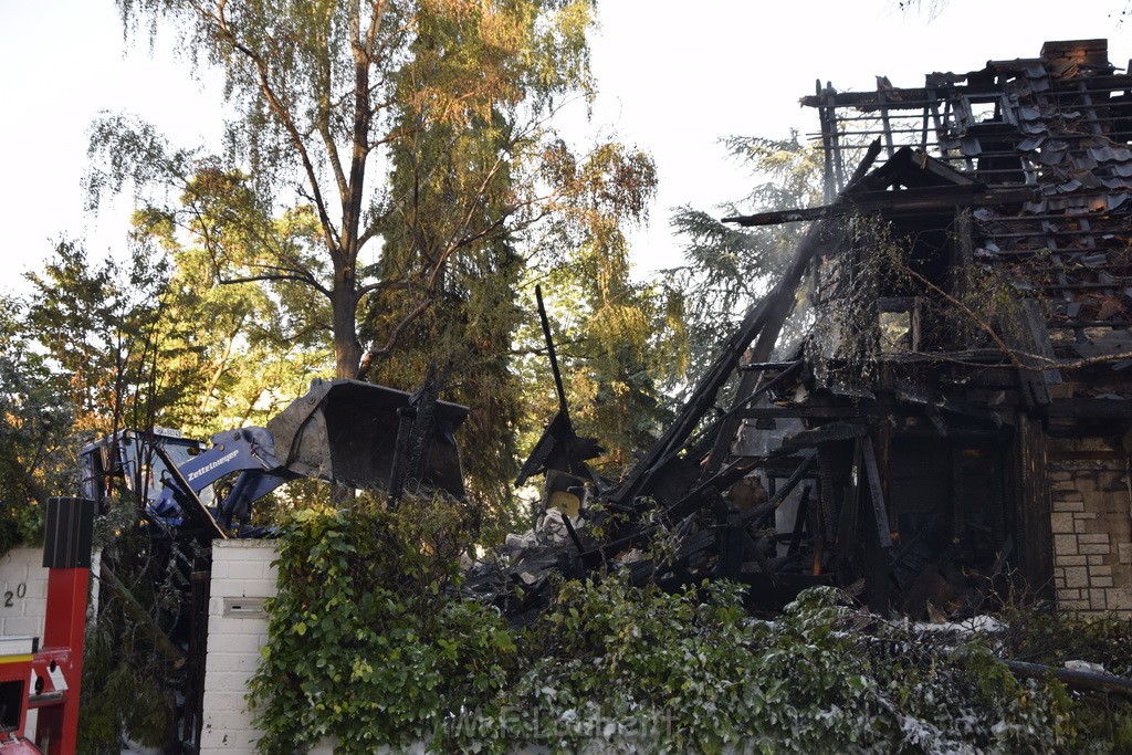 Grossfeuer Einfamilienhaus Siegburg Muehlengrabenstr P1087.JPG - Miklos Laubert